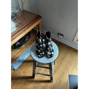 Oriental Flower Woman's Shoes Size 7